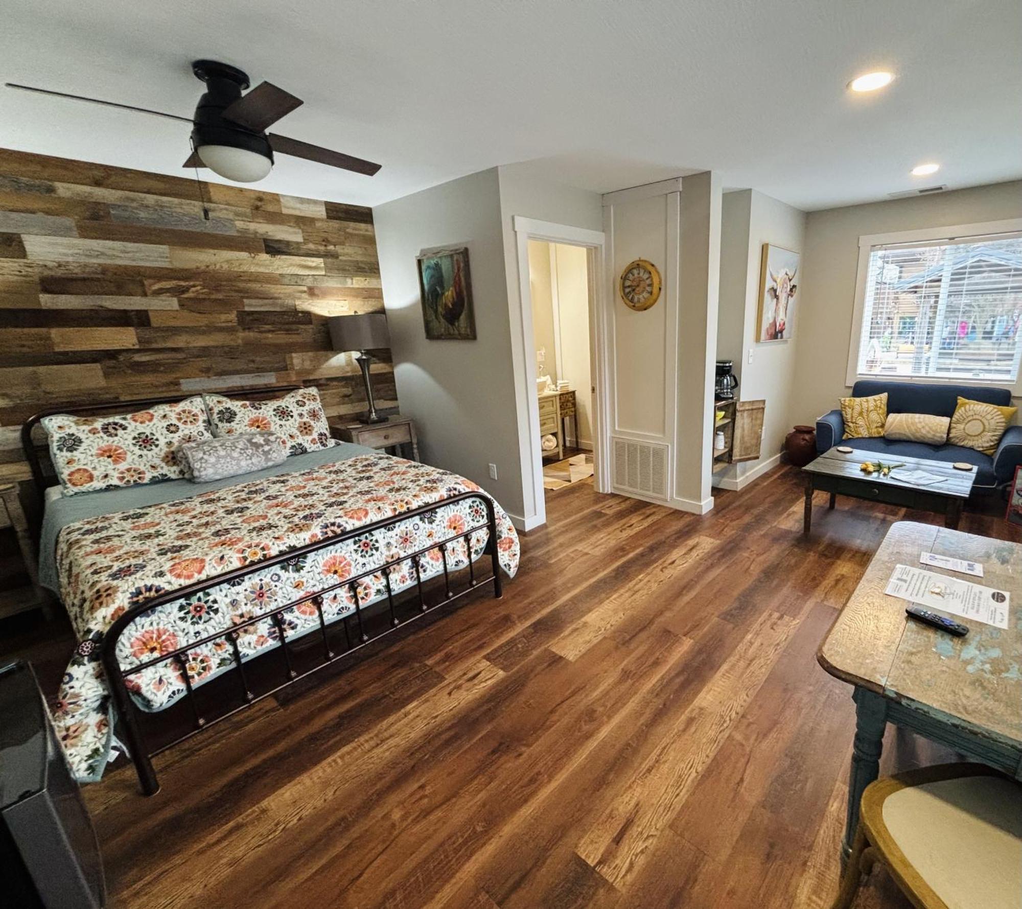 The Iris Garden Downtown Cottages And Suites แนชวิลล์ ห้อง รูปภาพ
